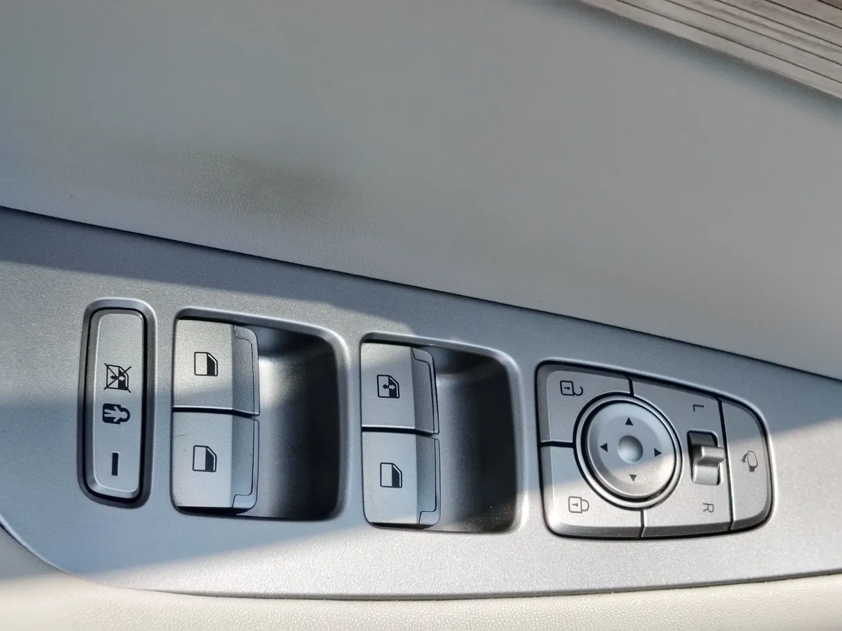 Car image 33