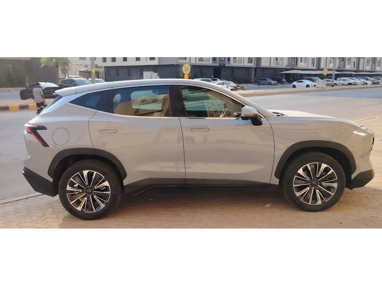 Car image 4
