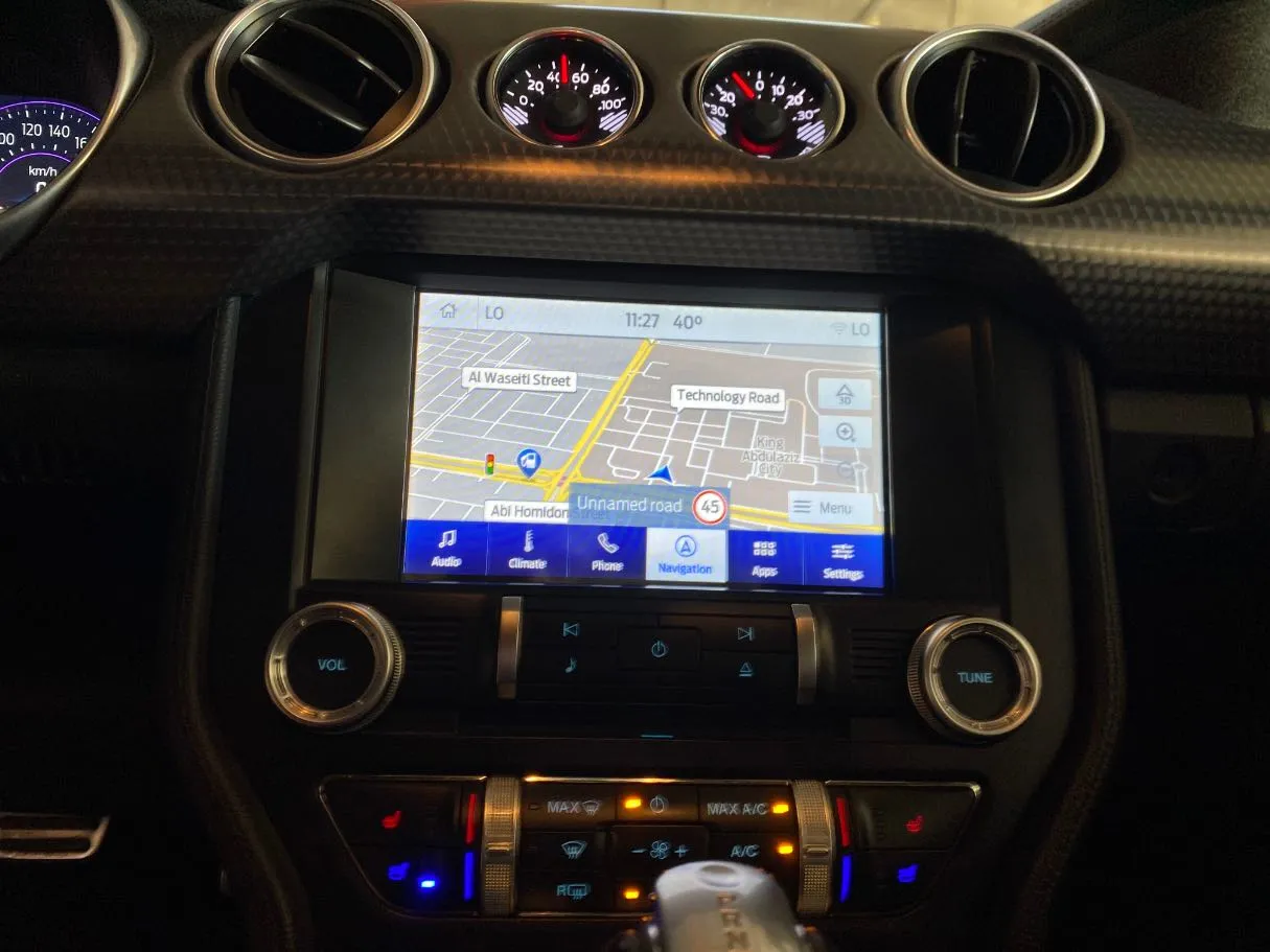 Car image 14