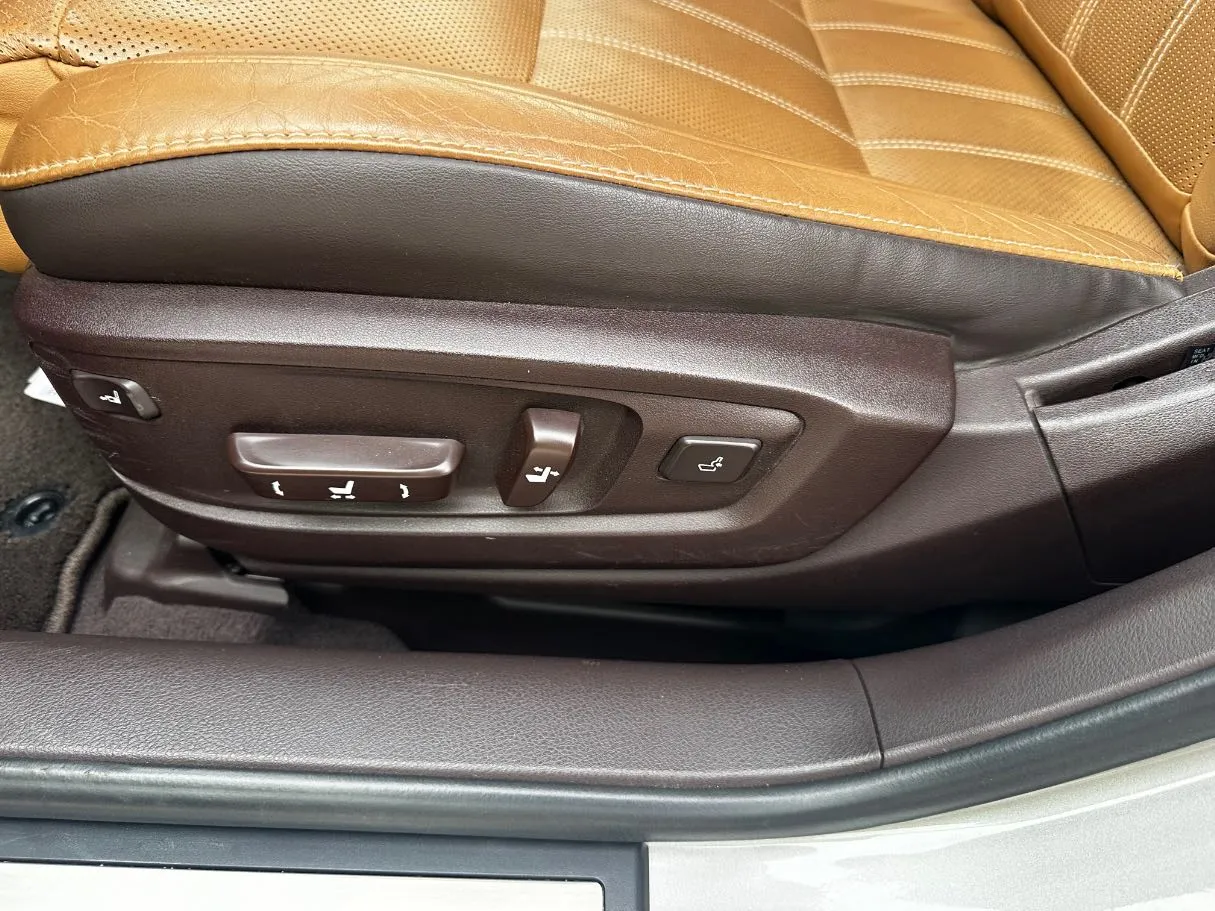 Car image 29