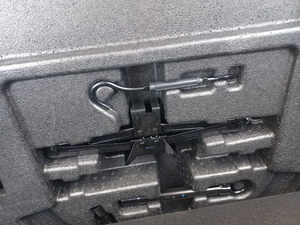 Car image 23