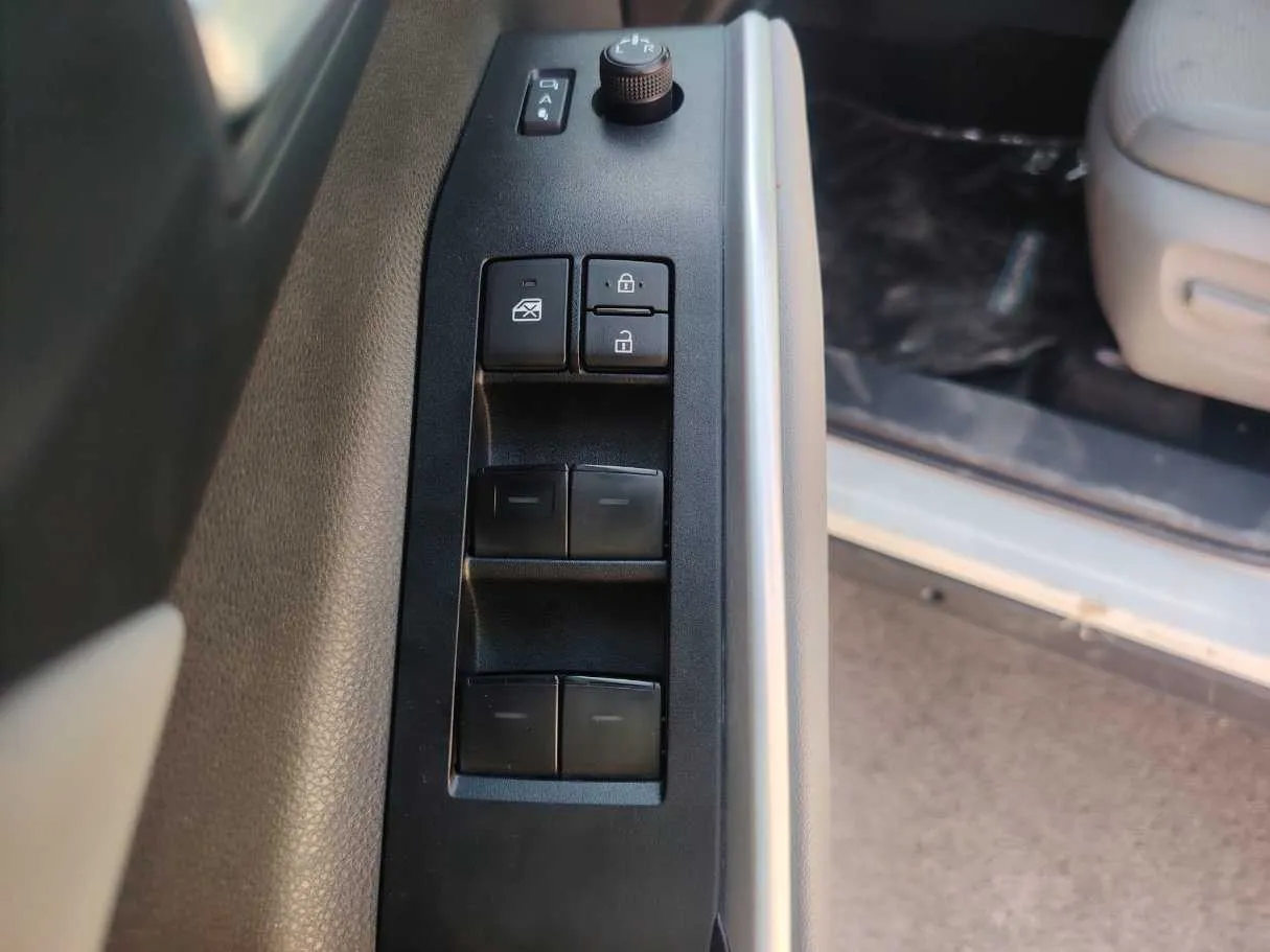 Car image 29