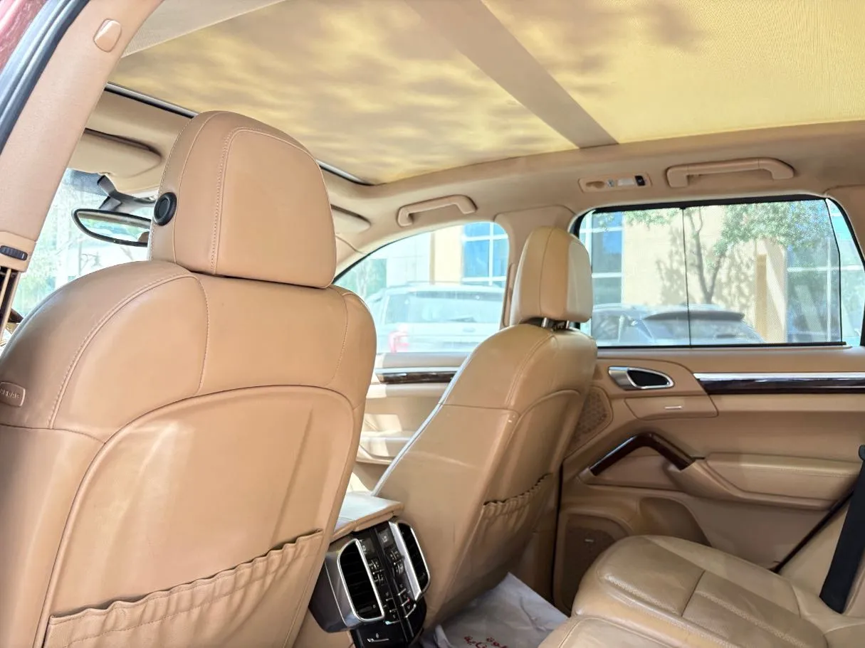 Car image 17
