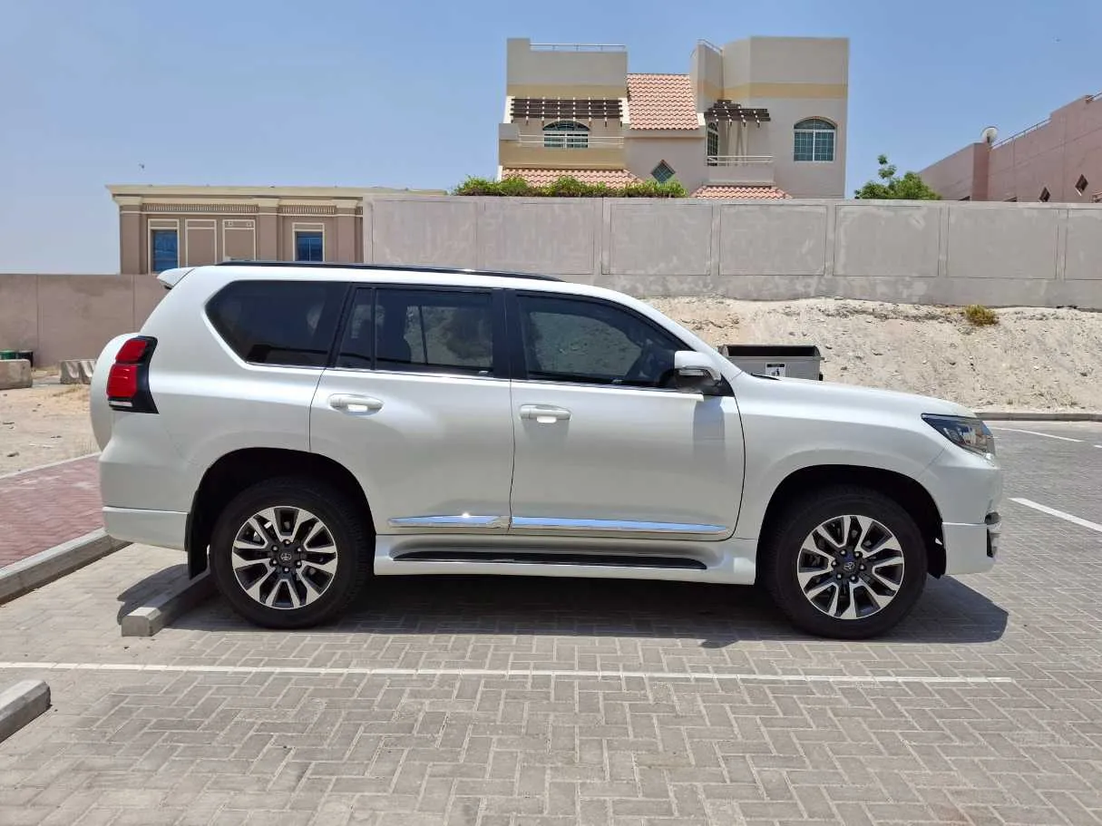 Car image 8