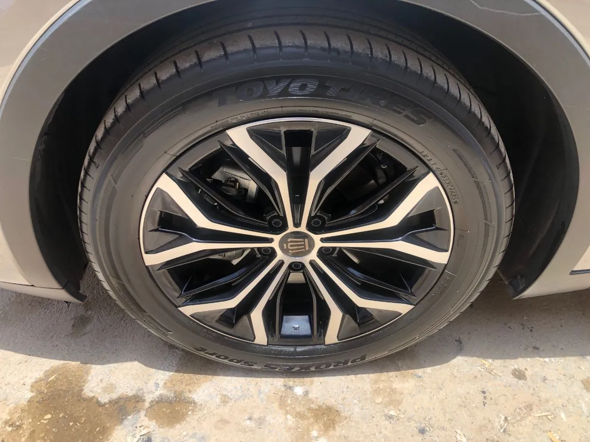 Car image 10