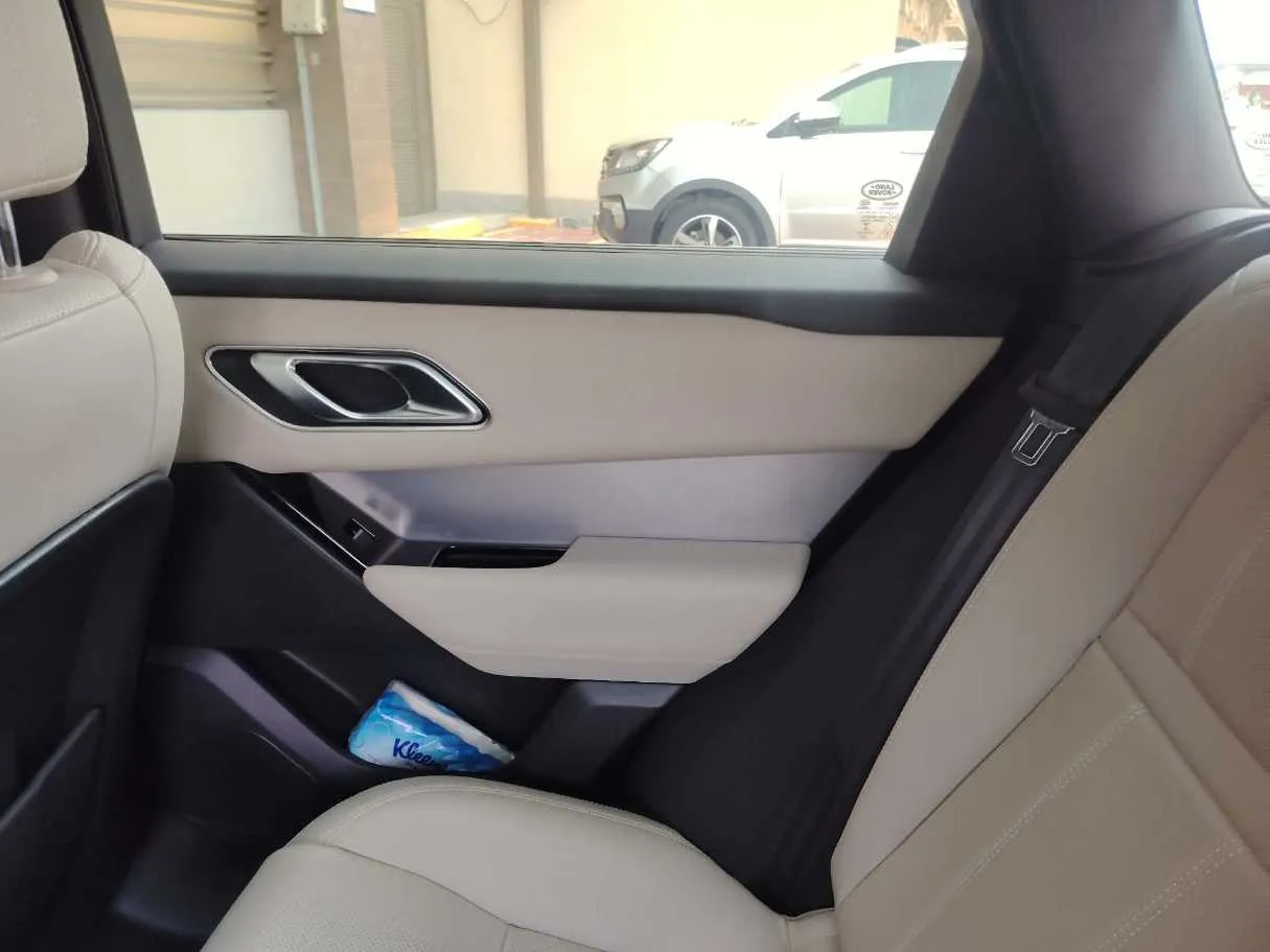 Car image 40