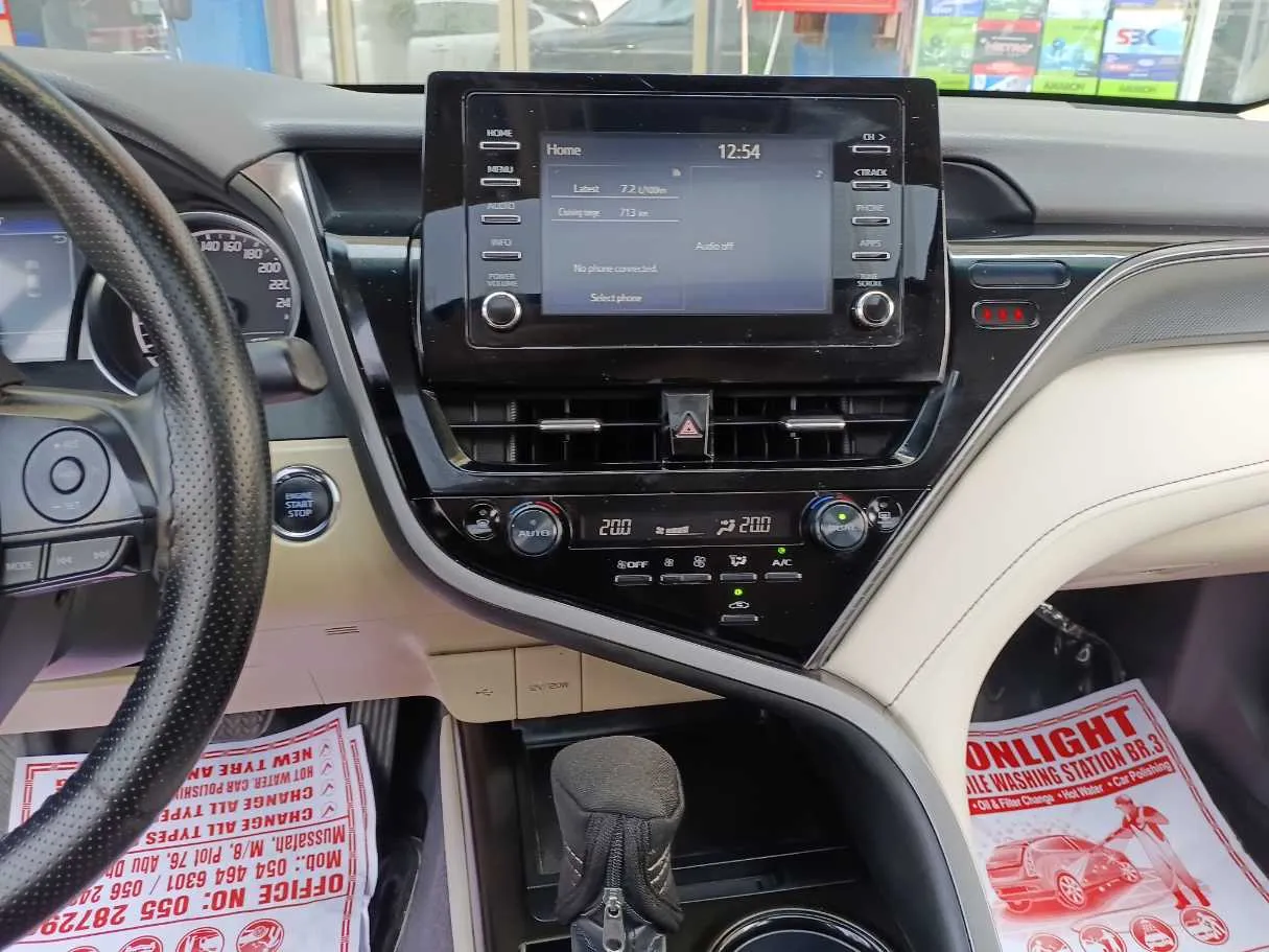 Car image 16