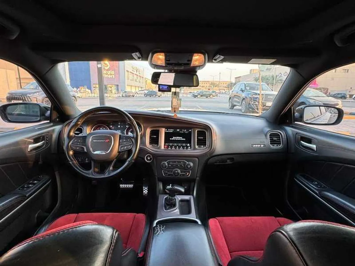 Car image 15