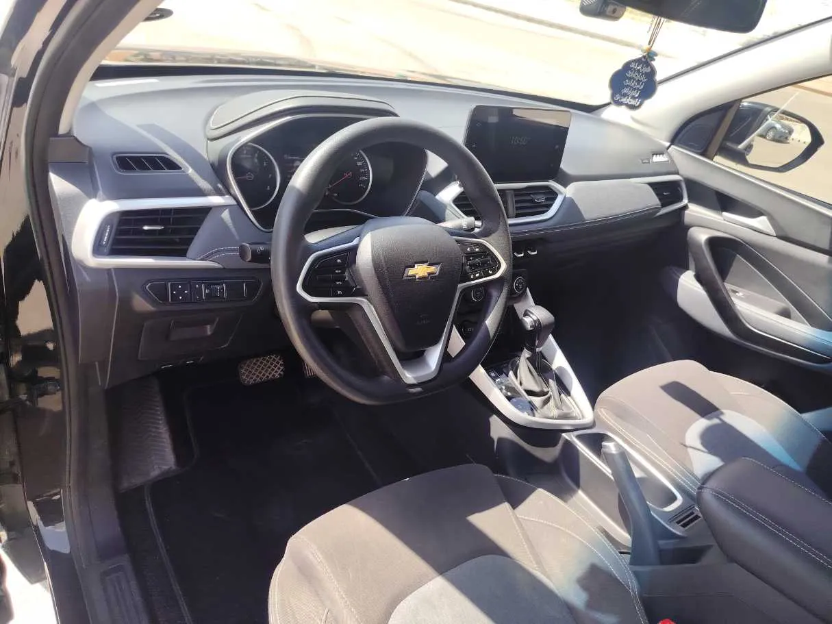 Car image 12