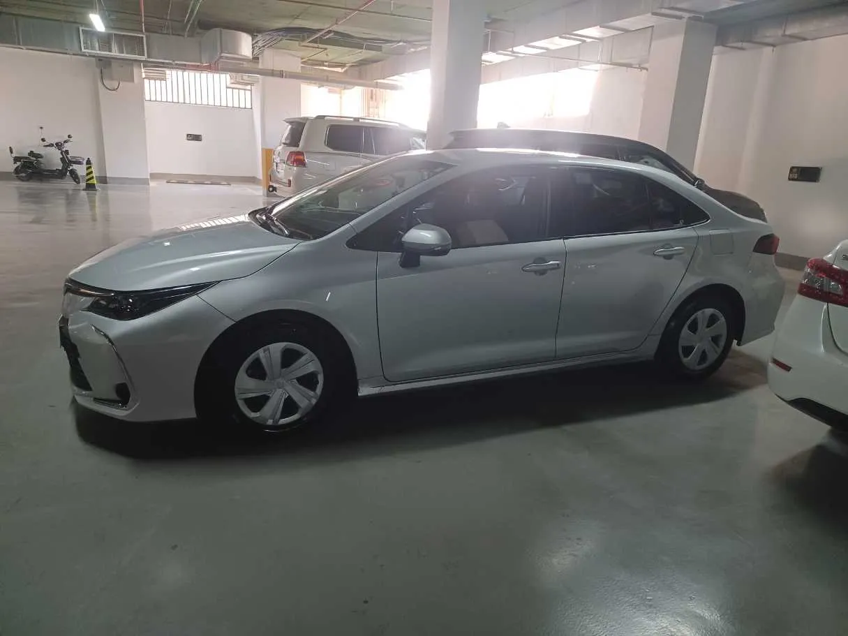 Car image 8