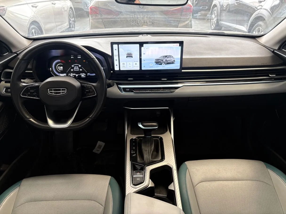 Car image 16