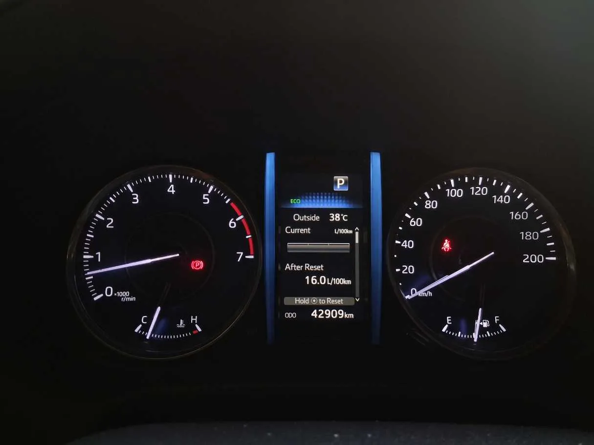 Car image 18
