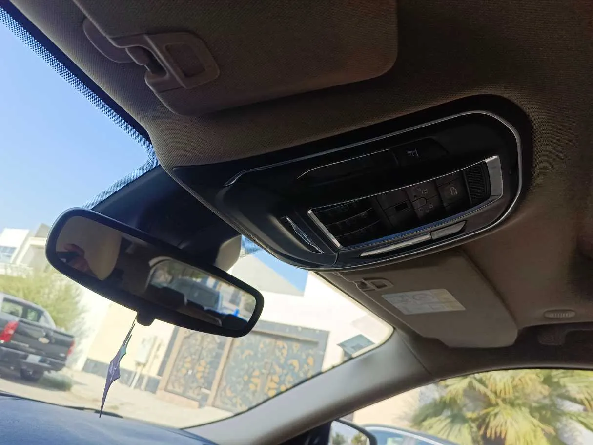 Car image 35