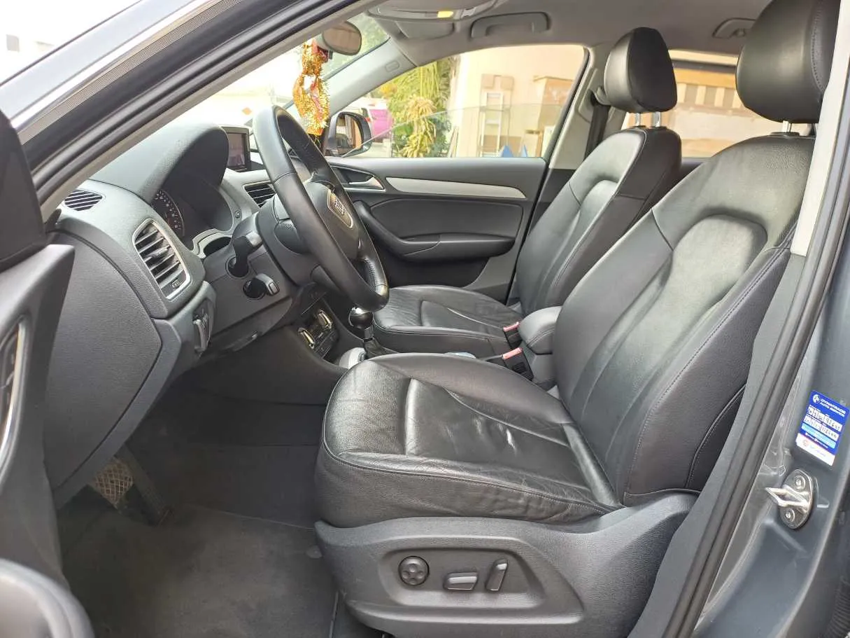 Car image 12