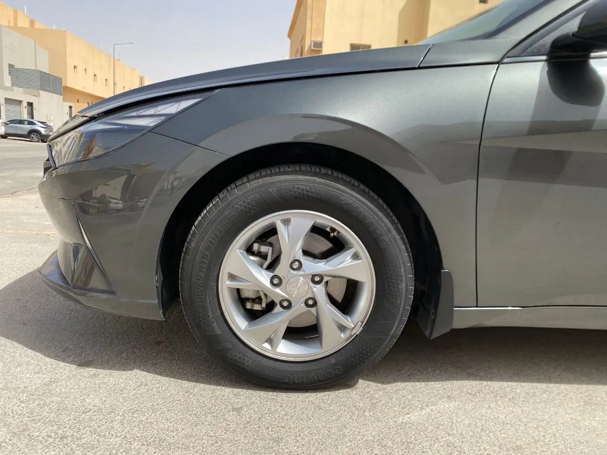 Car image 9
