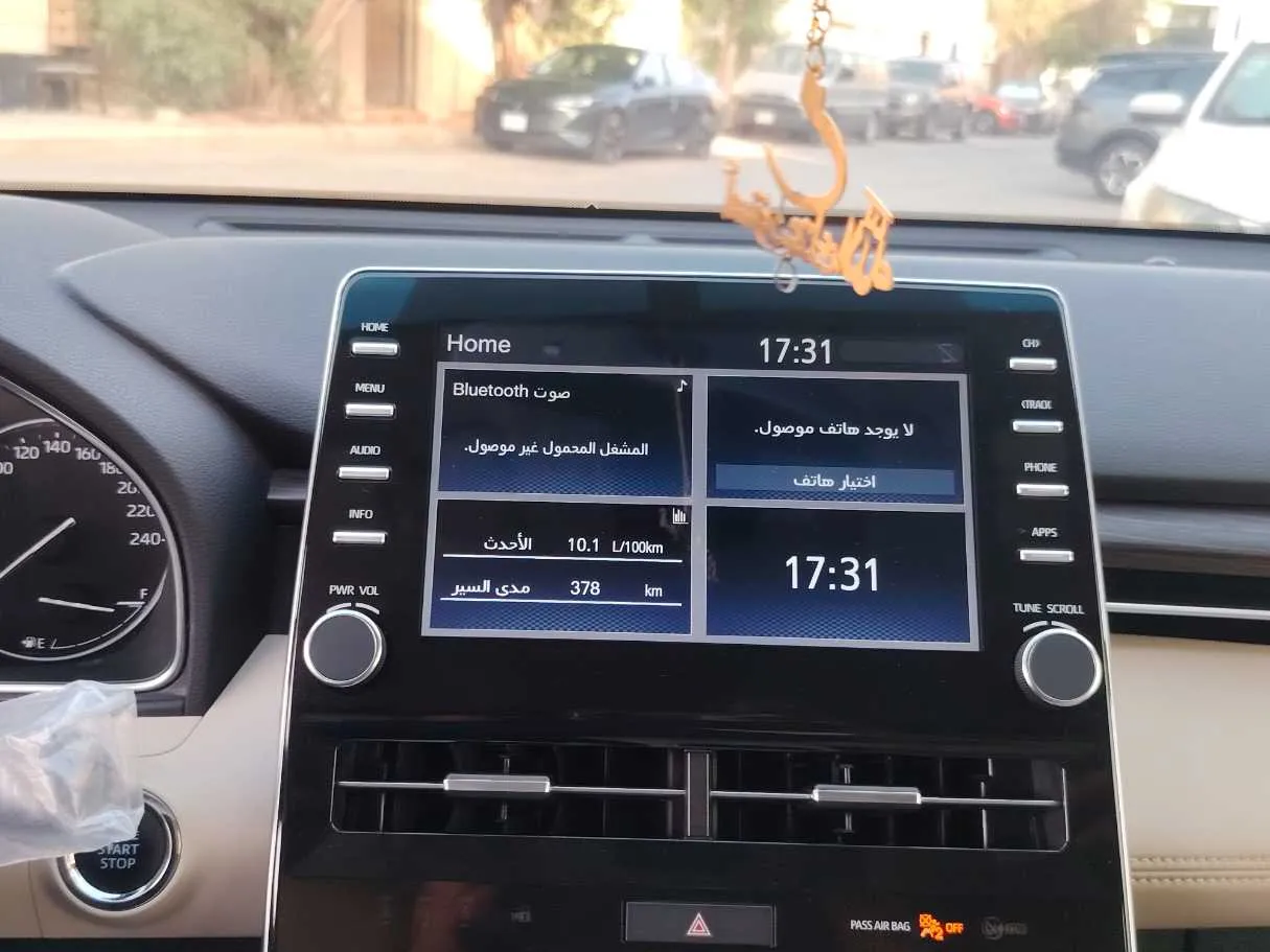 Car image 18
