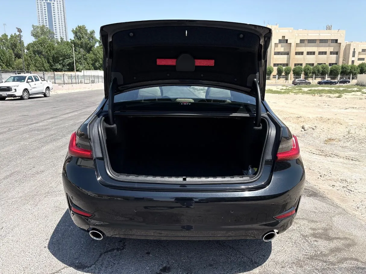 Car image 25