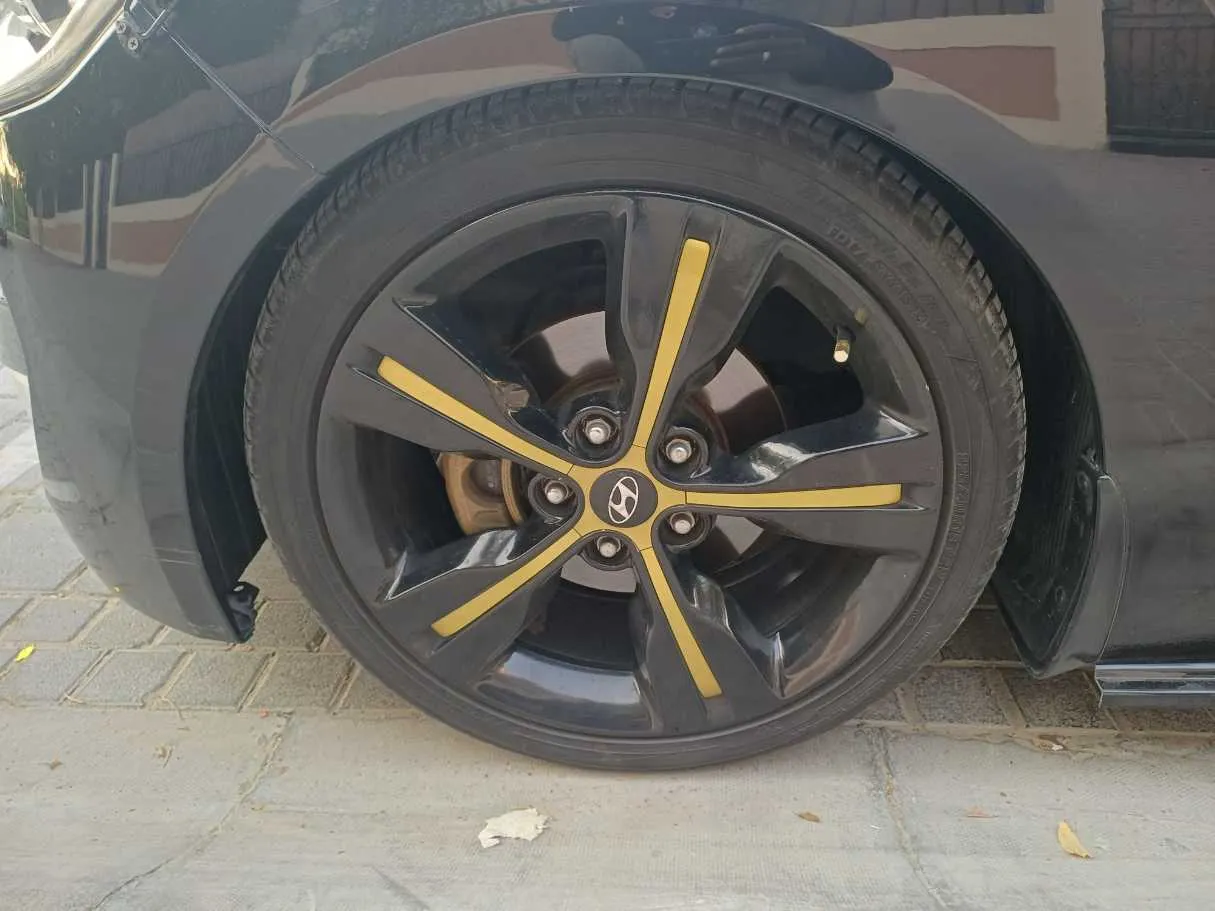 Car image 9