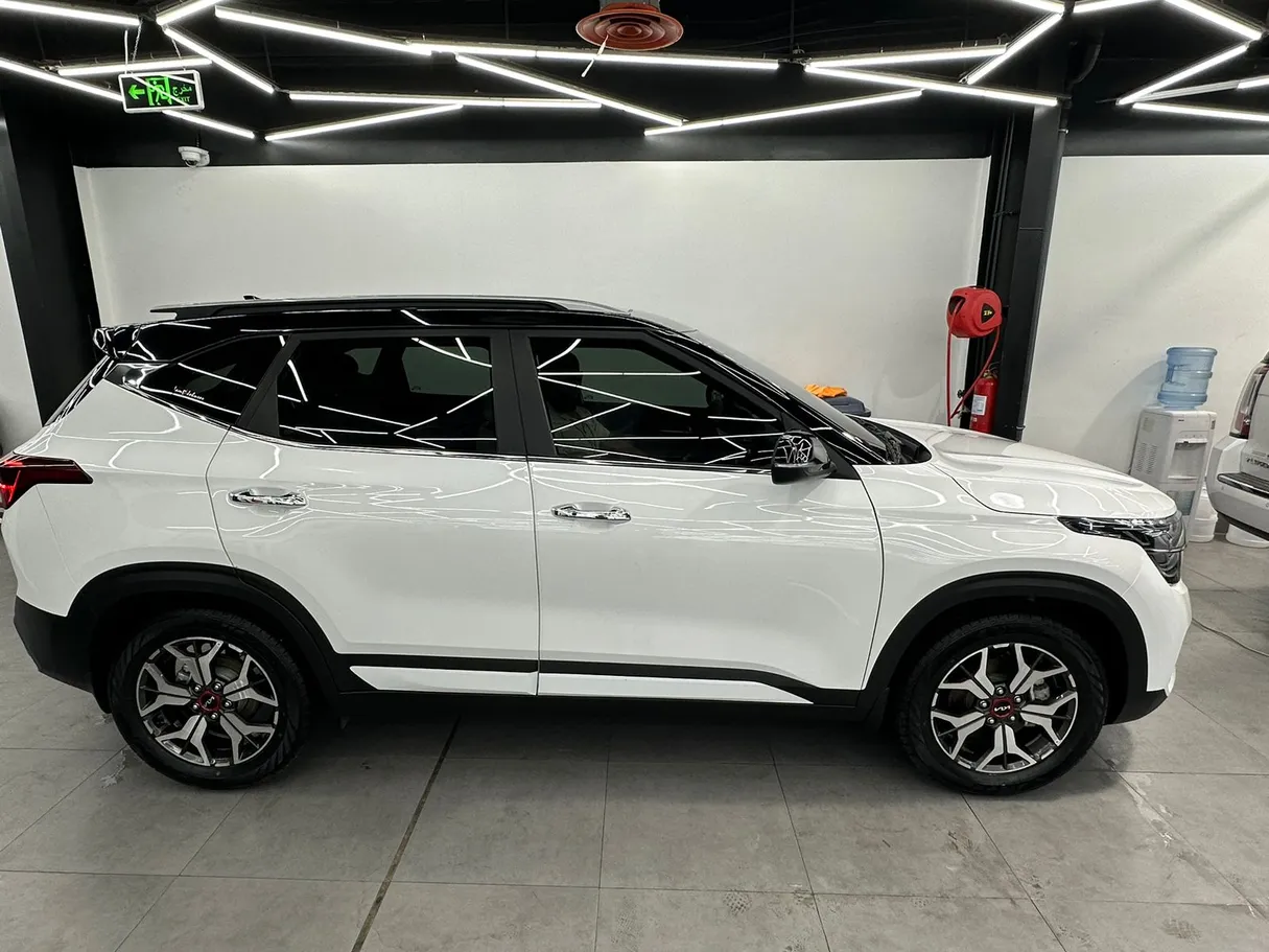 Car image 8