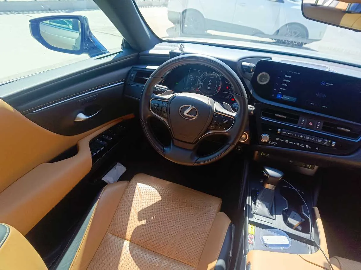 Car image 23