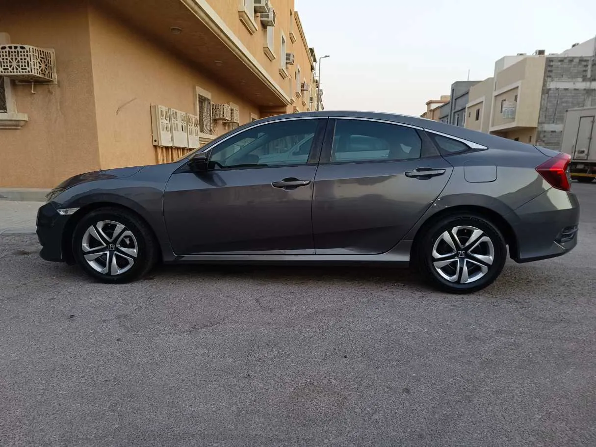 Car image 8