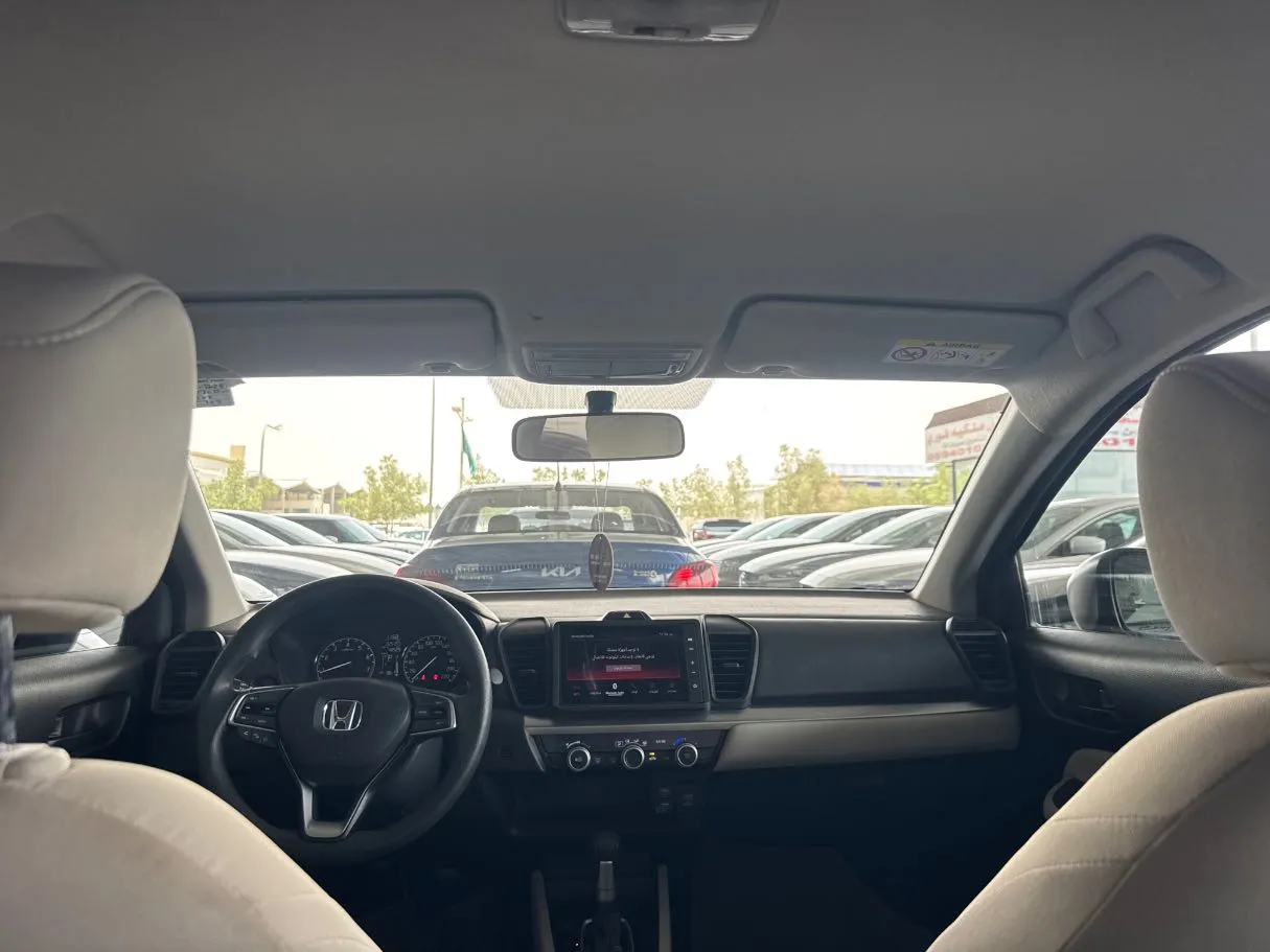 Car image 16