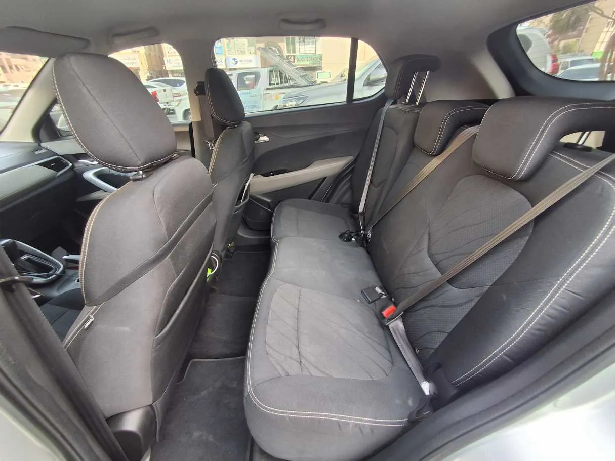 Car image 13