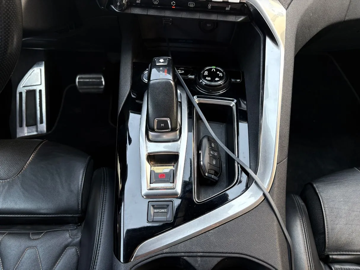 Car image 19