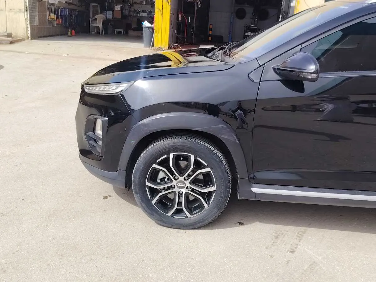 Car image 9