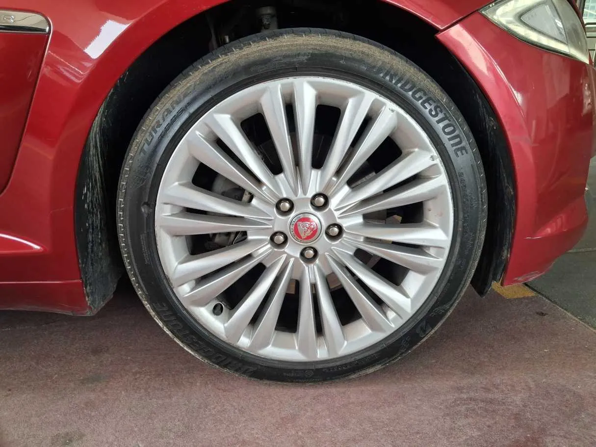 Car image 9