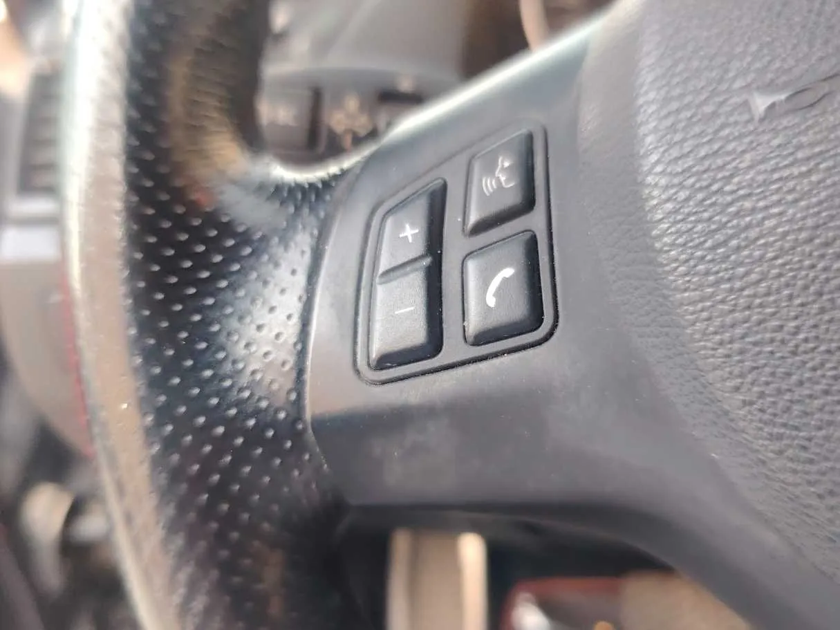 Car image 28