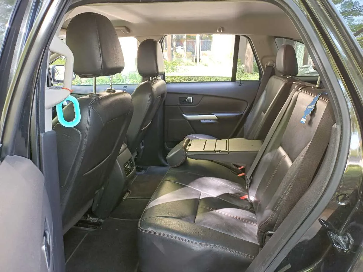 Car image 13