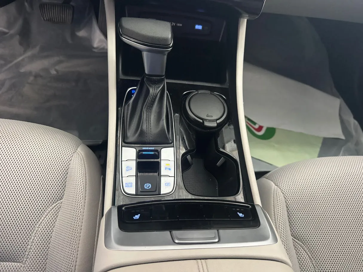 Car image 11