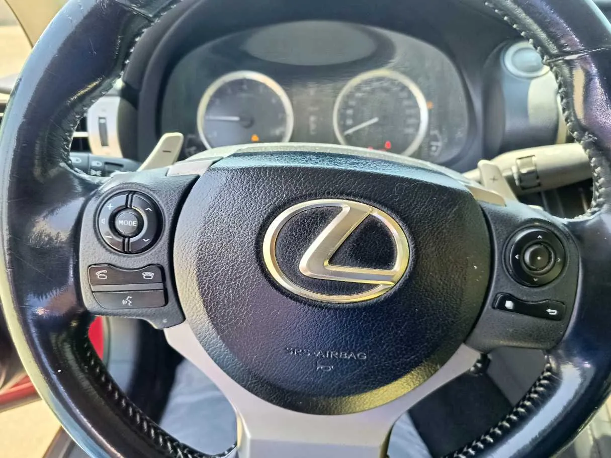 Car image 25