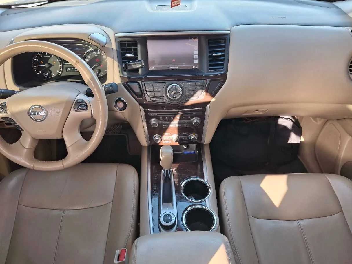 Car image 16