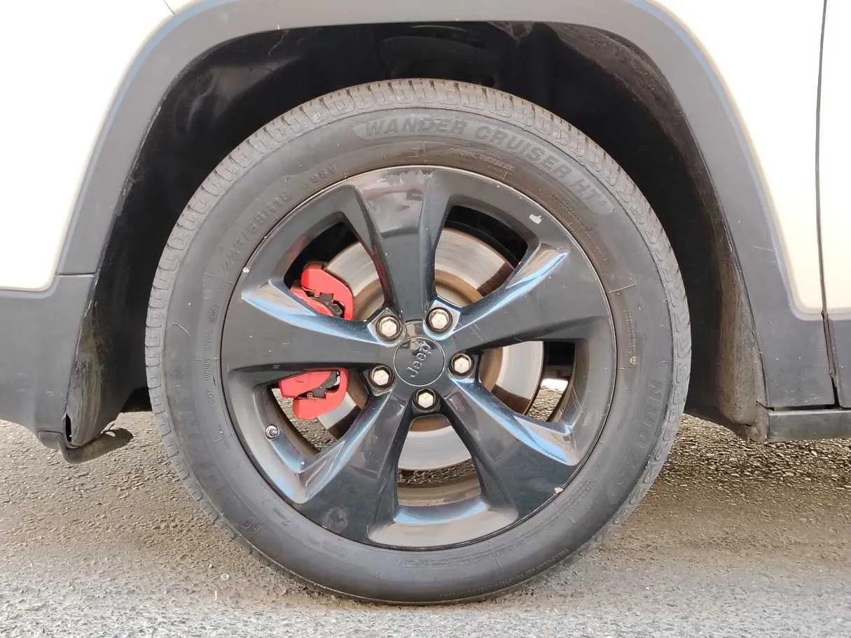 Car image 10