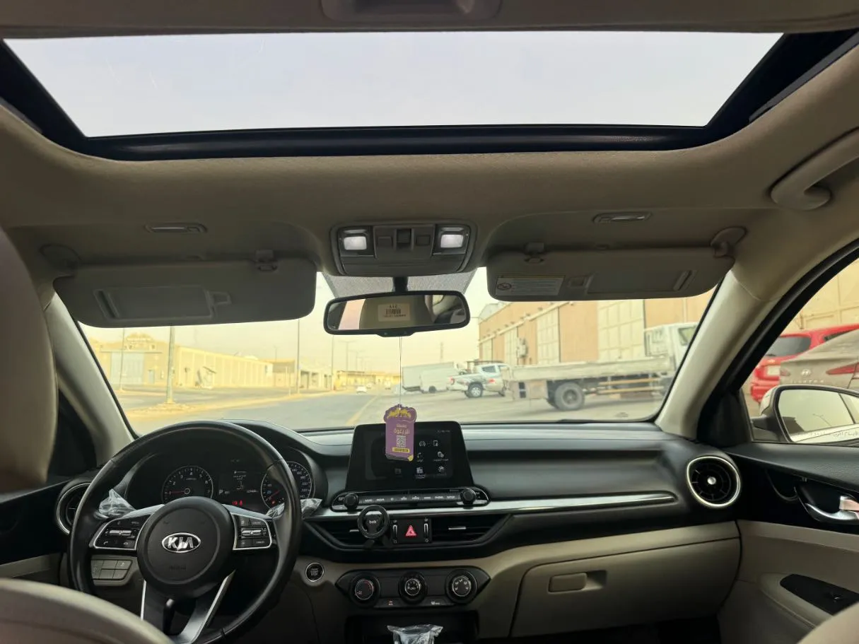 Car image 14