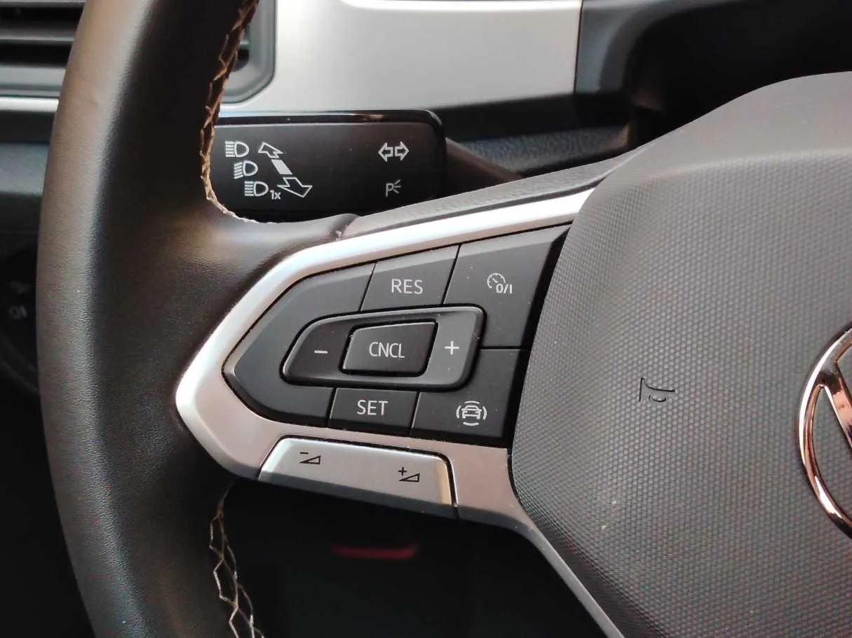 Car image 32