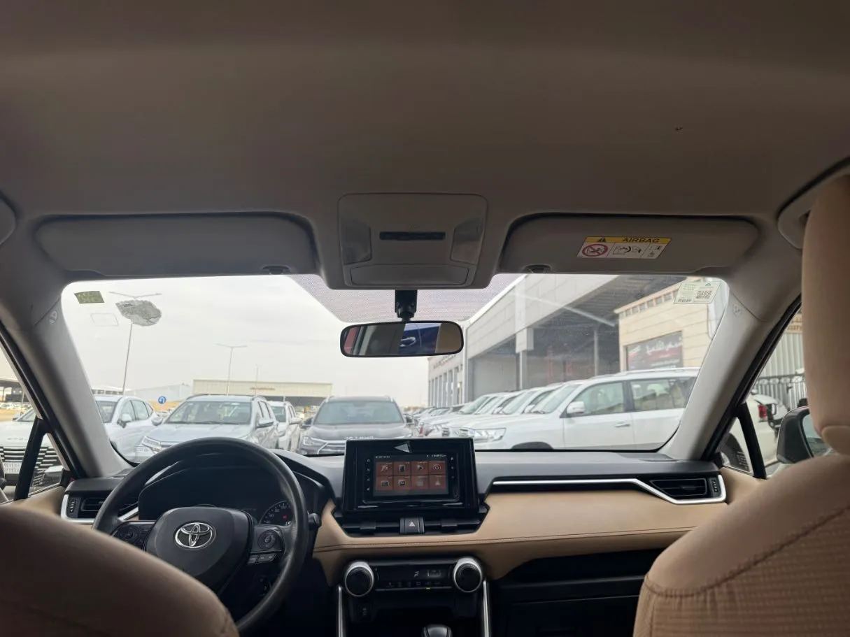 Car image 16