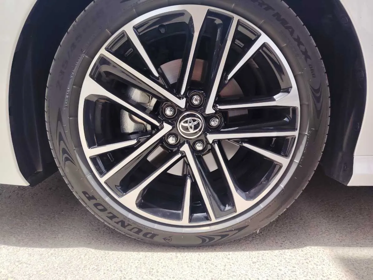 Car image 10