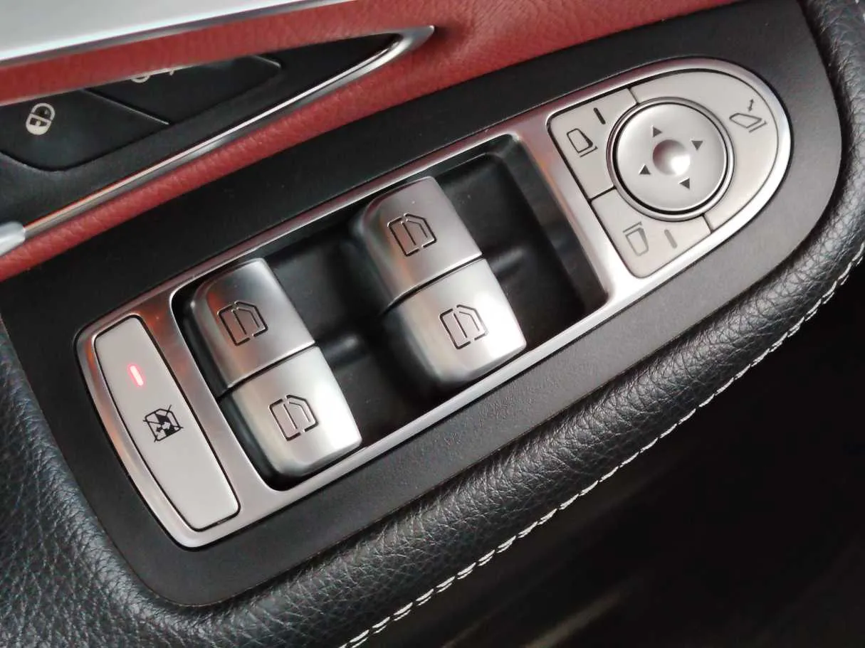 Car image 27