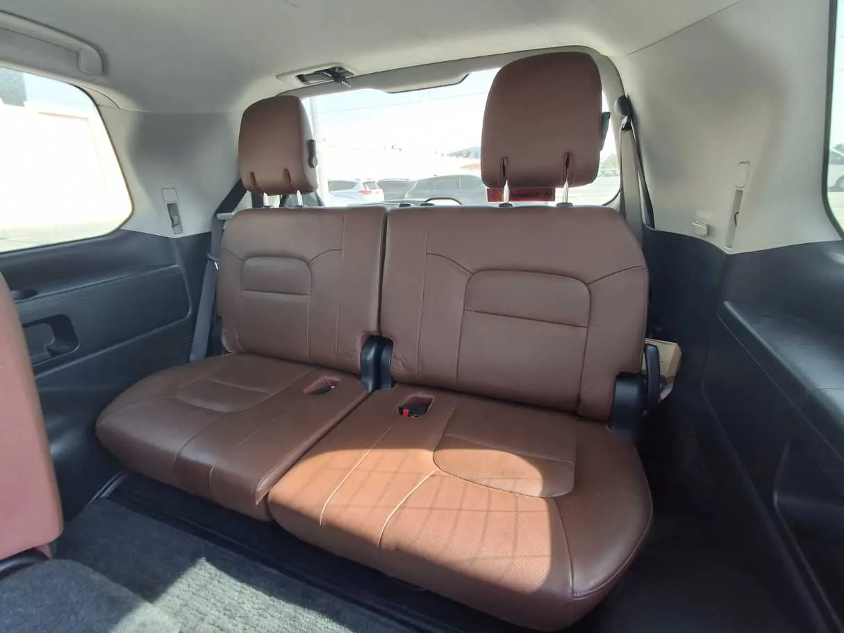 Car image 13