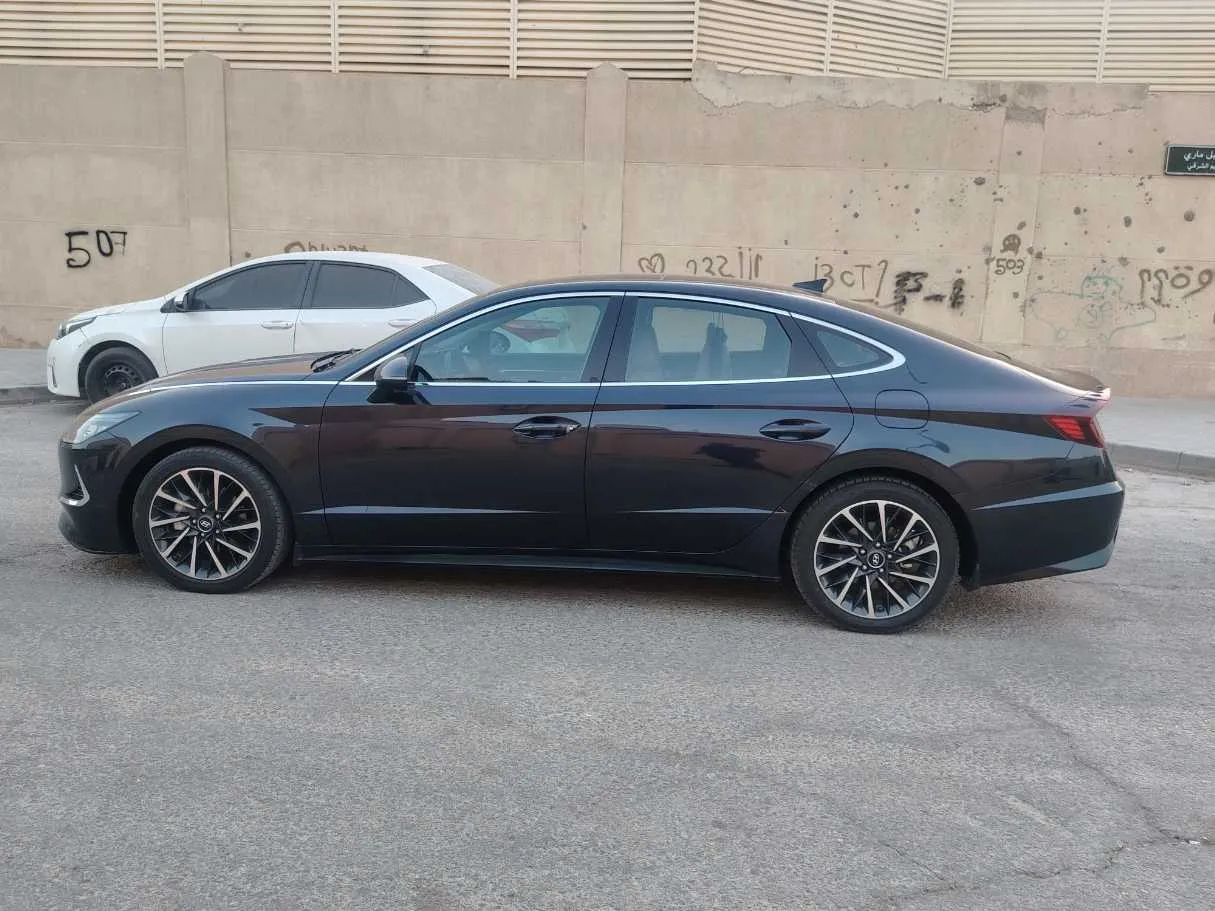 Car image 8