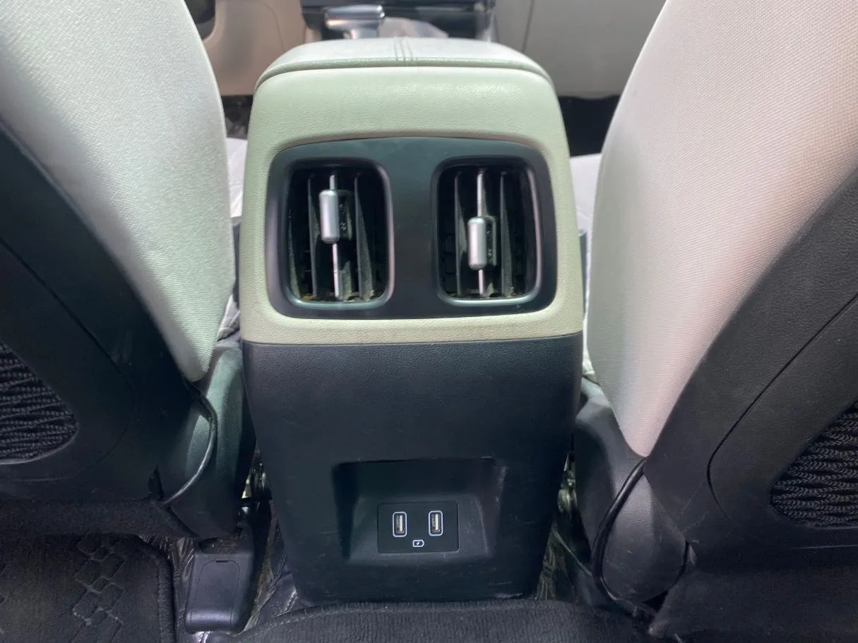 Car image 26