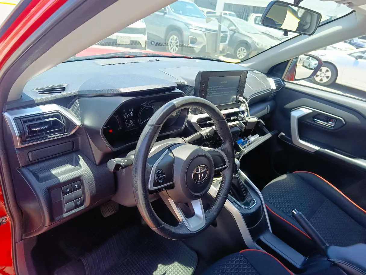 Car image 13