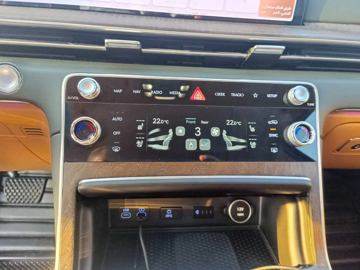 Car image 28