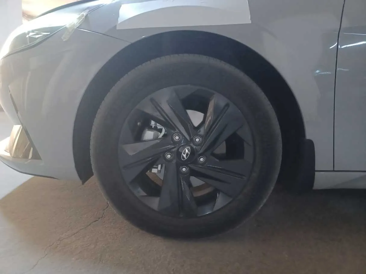 Car image 9