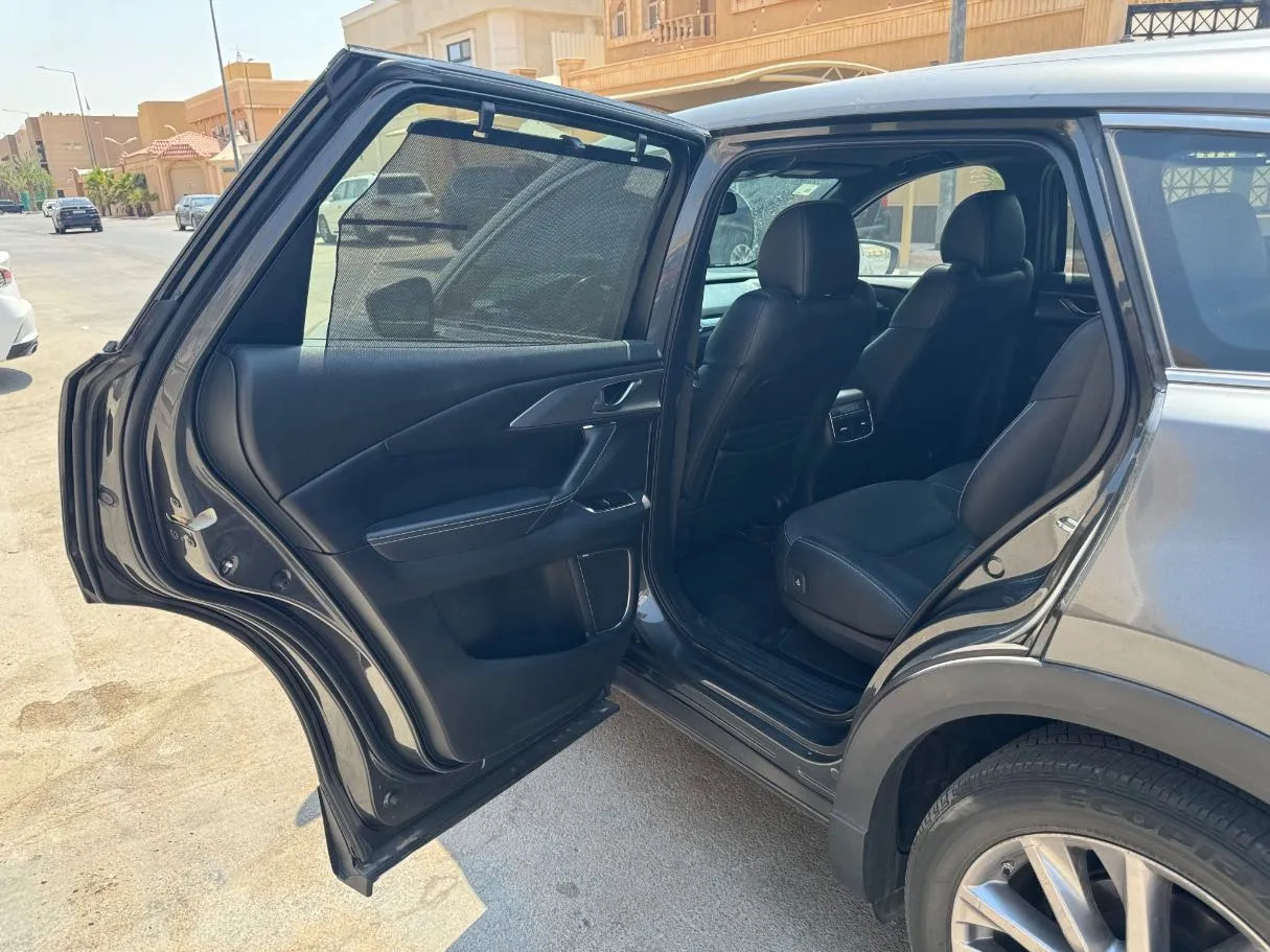 Car image 15