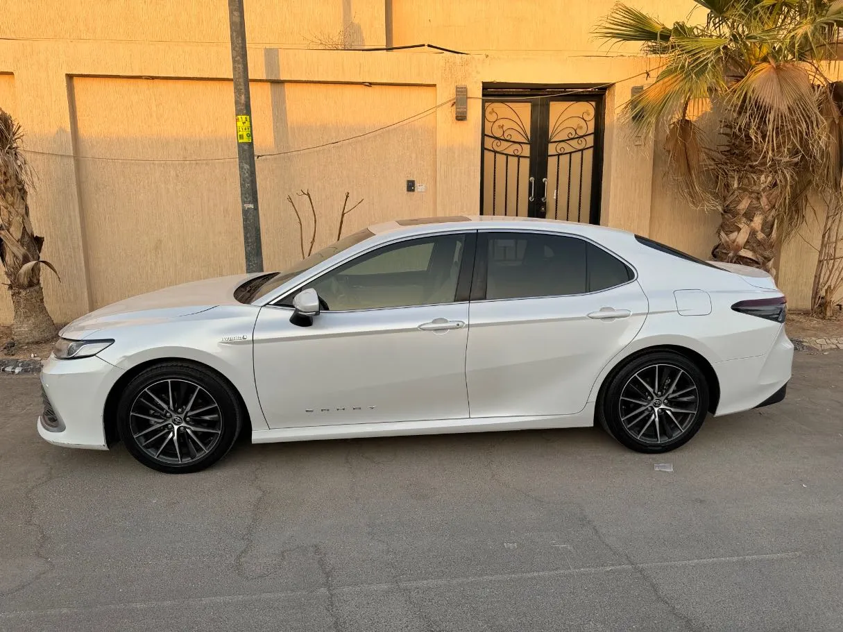 Car image 4