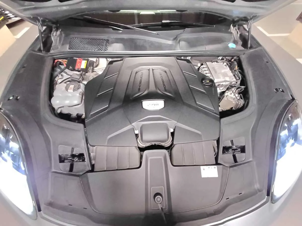 Car image 21